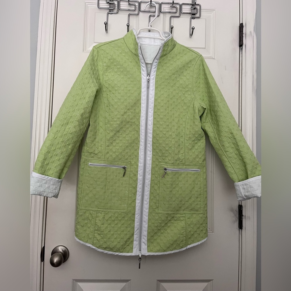 Beautiful Mint Green & White reversible Jacket. Size: Large